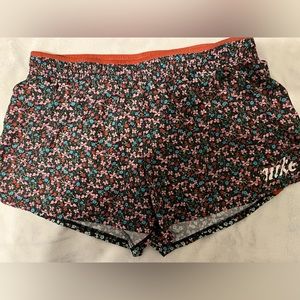 Floral Nike Dri Fit shorts - XL